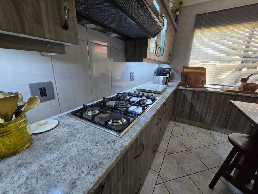 8 Bedroom Property for Sale in Grimbeeck Park North West